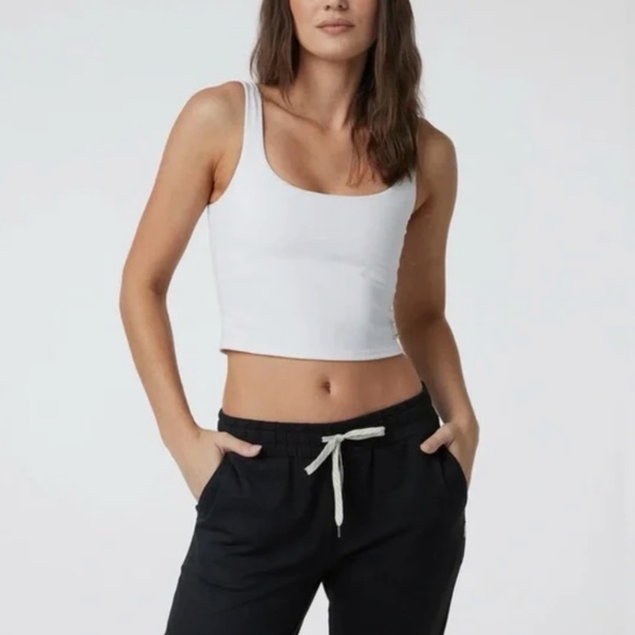Vuori Daily Crop White size Medium - Picture 1 of 4